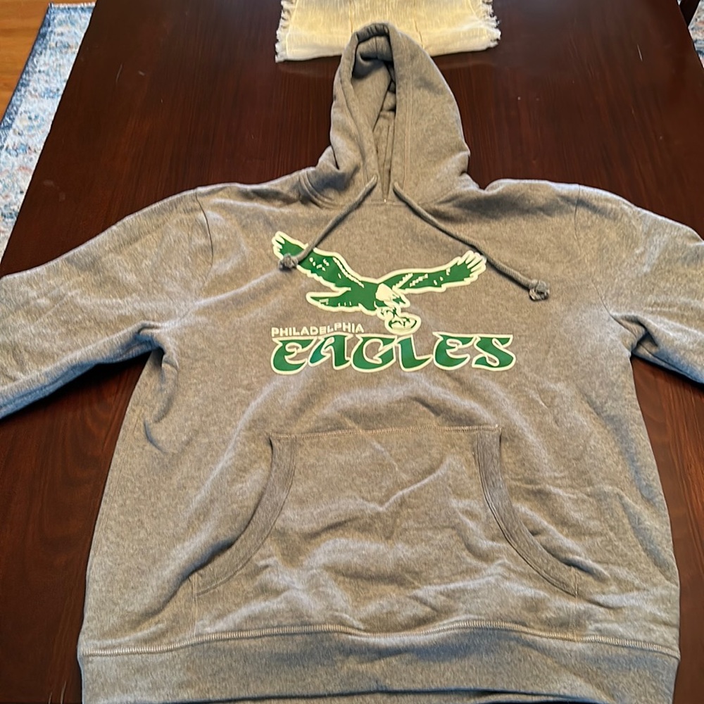 Mitchell and Ness Philadelphia Eagles hoodie fit like XXL